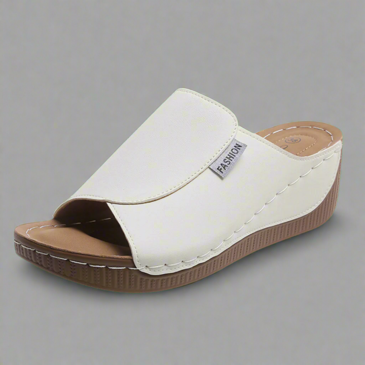 Ortrudis | Handgemachte Sandale mit bequemer Sohle