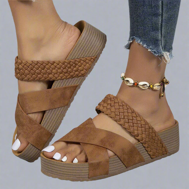 Ariana | Geflochtene Plateausandalen mit orthopädischem Komfort