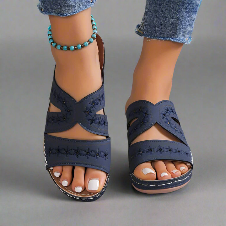 Grethilda | Elegante Sandalen mit Kristallschnalle