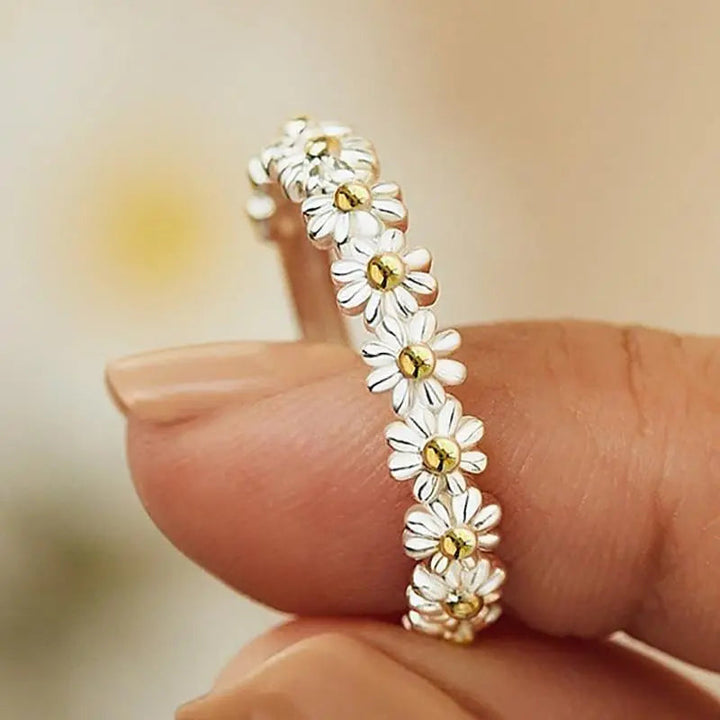Bianca | Verstellbarer Silber Ring mit Handgemalten Enamel Gänseblümchen