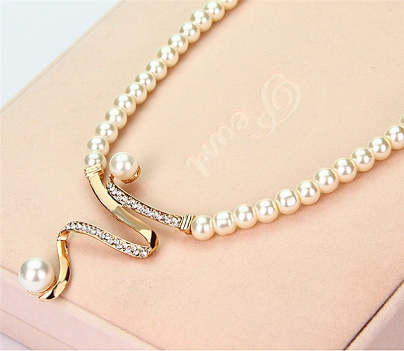 Karla | Handgemachter Perlenschmuck mit edlem Glanz