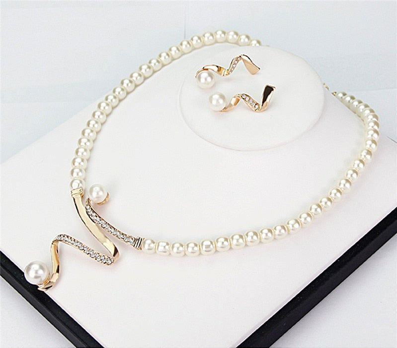Karla | Handgemachter Perlenschmuck mit edlem Glanz