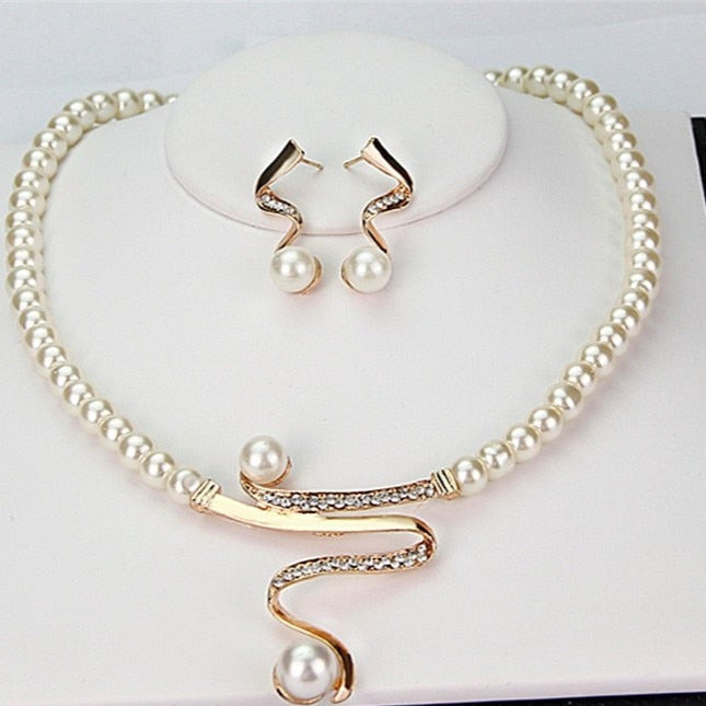 Karla | Handgemachter Perlenschmuck mit edlem Glanz